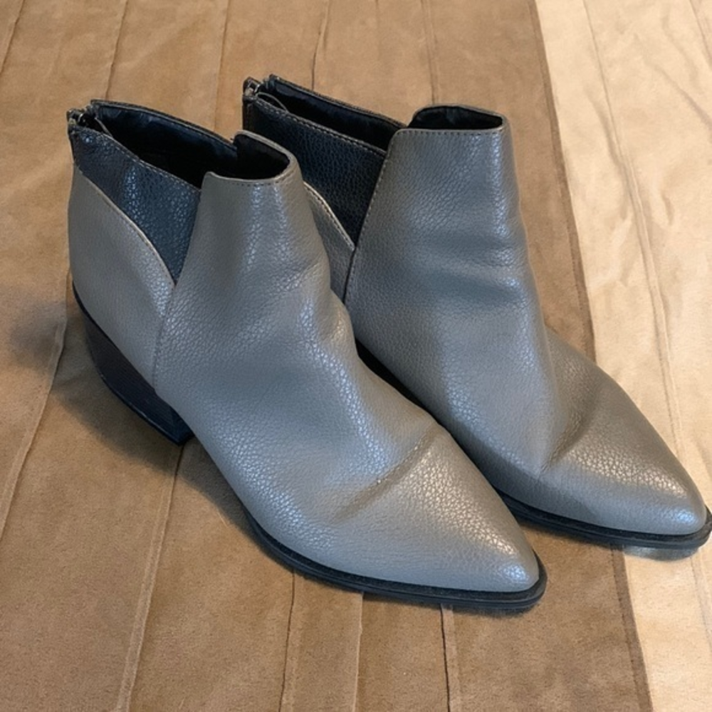 Simply Vera Vera Wang Army Green Booties‎